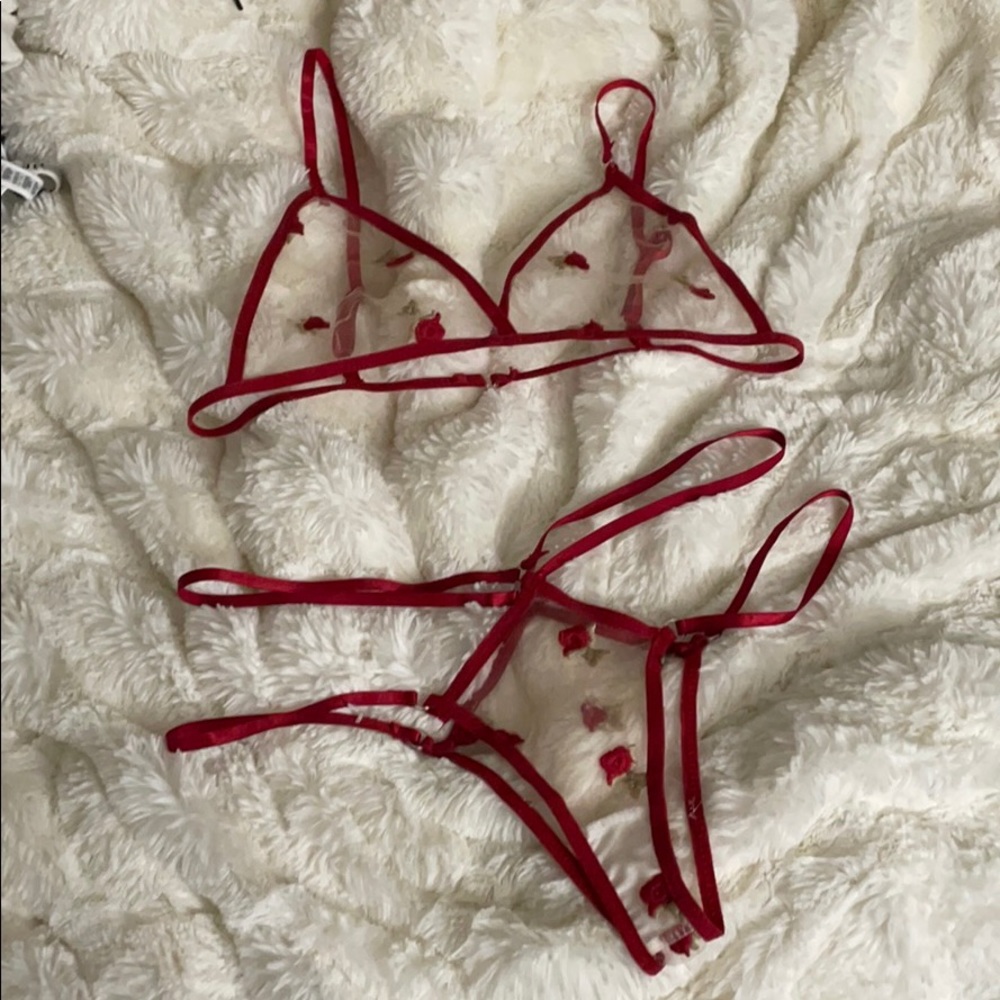 Sexy strapped floral lingerie set